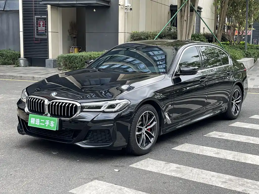 BMW 5 Series 2021 — фото 1