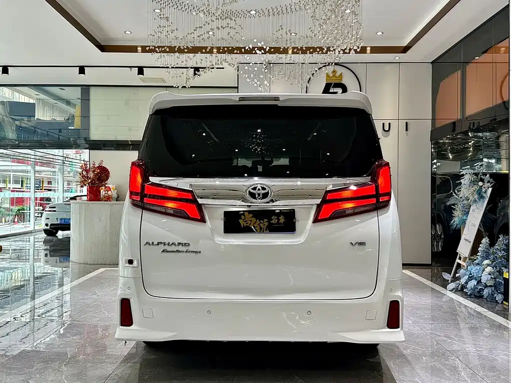Toyota Alphard 2018 — фото 12