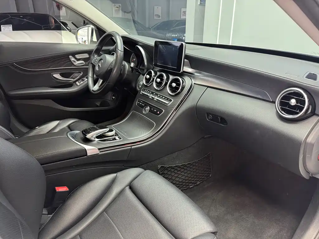 Mercedes-Benz C-Class 2018 — фото 15