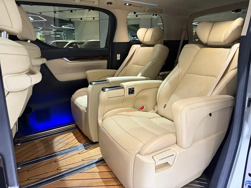 Toyota Alphard 2019 — фото 8