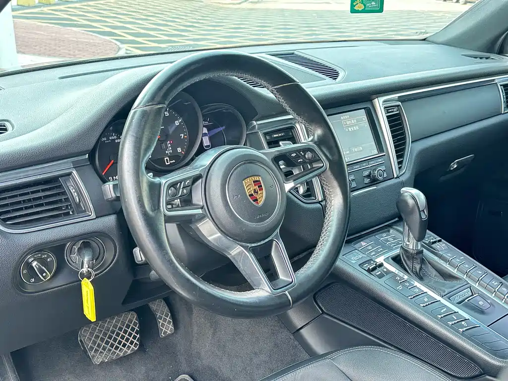 Porsche Macan 2016 — фото 12