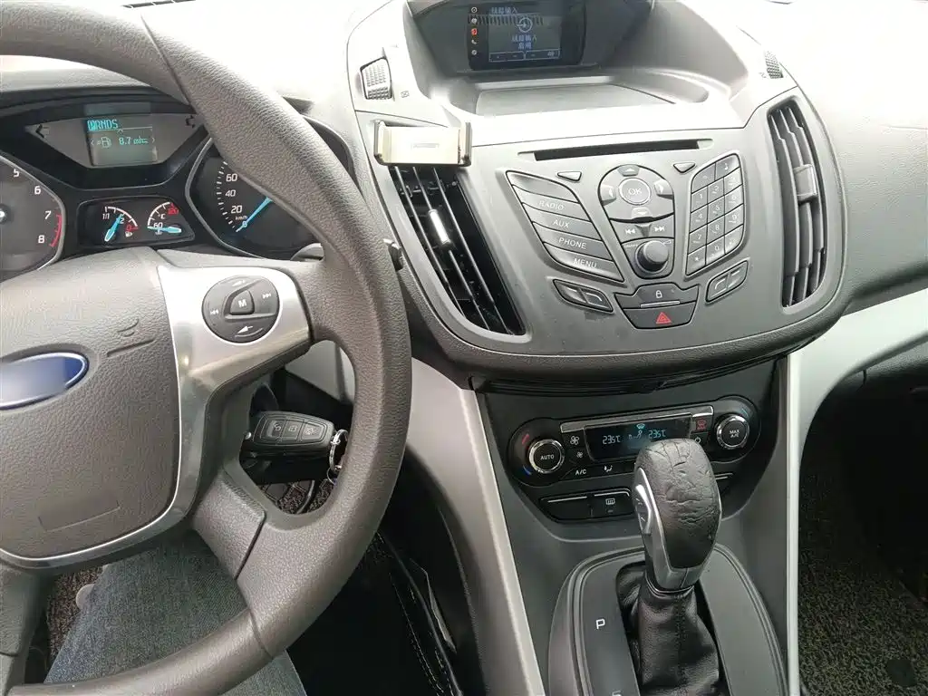 Ford Kuga 2015 — фото 10