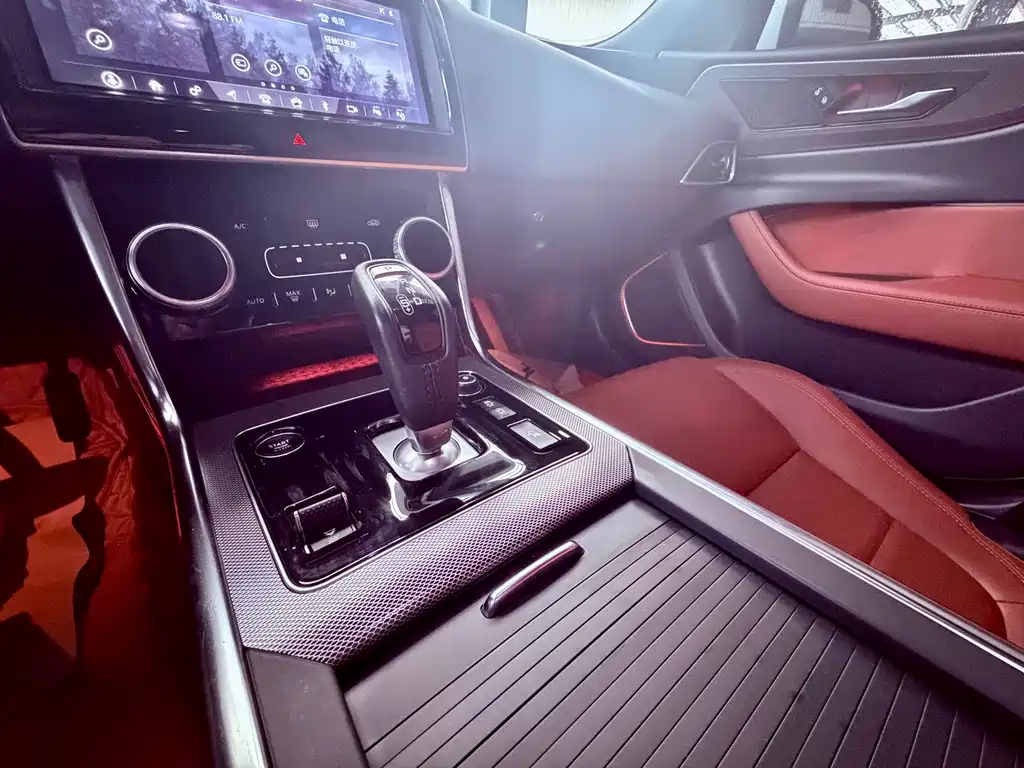 Jaguar XEL 2020 — фото 15