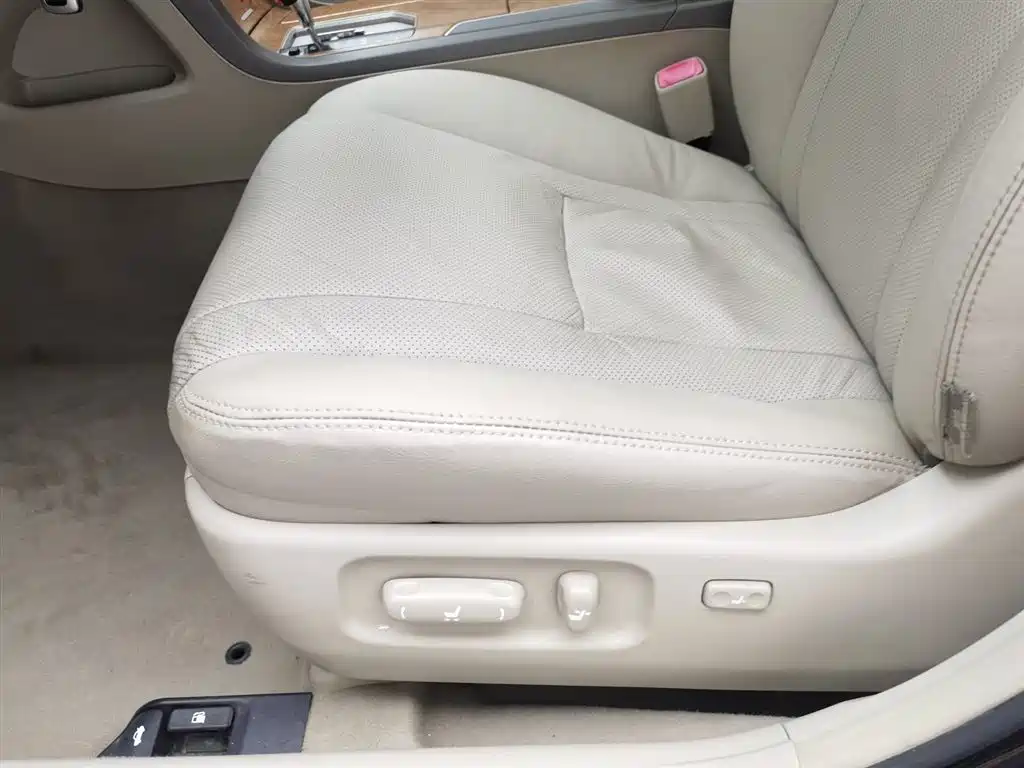 Toyota Camry 2010 — фото 20
