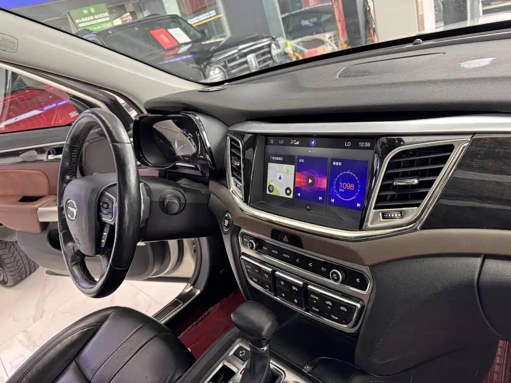 GAC Motor Trumpchi GS8 2017 — фото 20