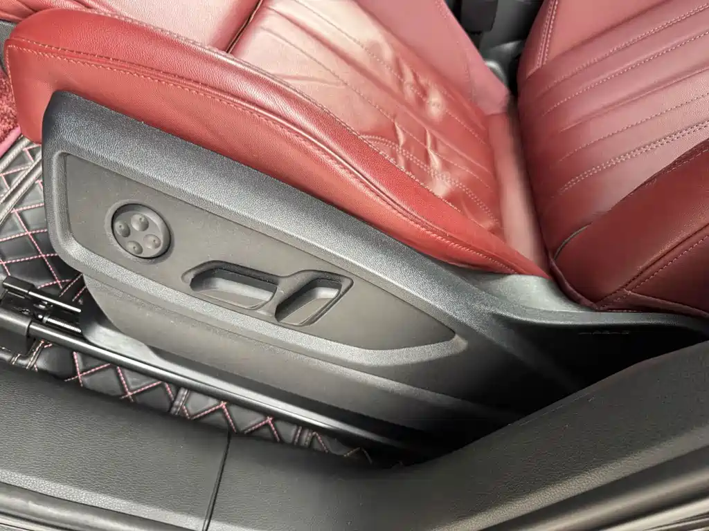 Audi Q5L 2023 — фото 15