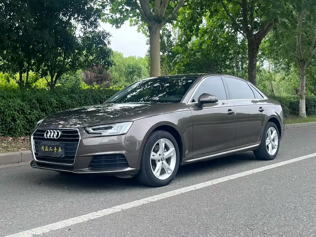 Audi A4L 2017 — фото 1