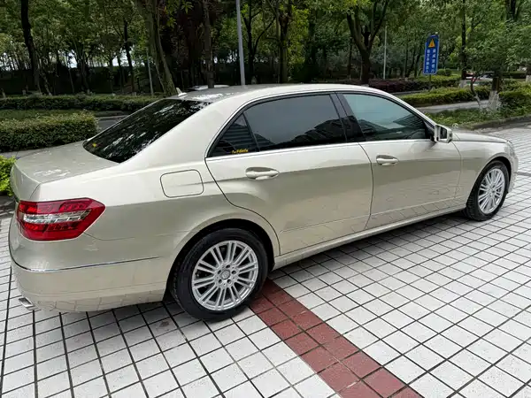 Mercedes-Benz E-Class 2012