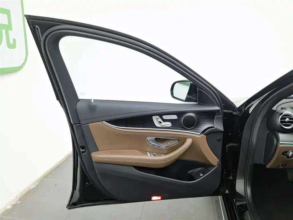 Mercedes-Benz E-Class 2023 — фото 8