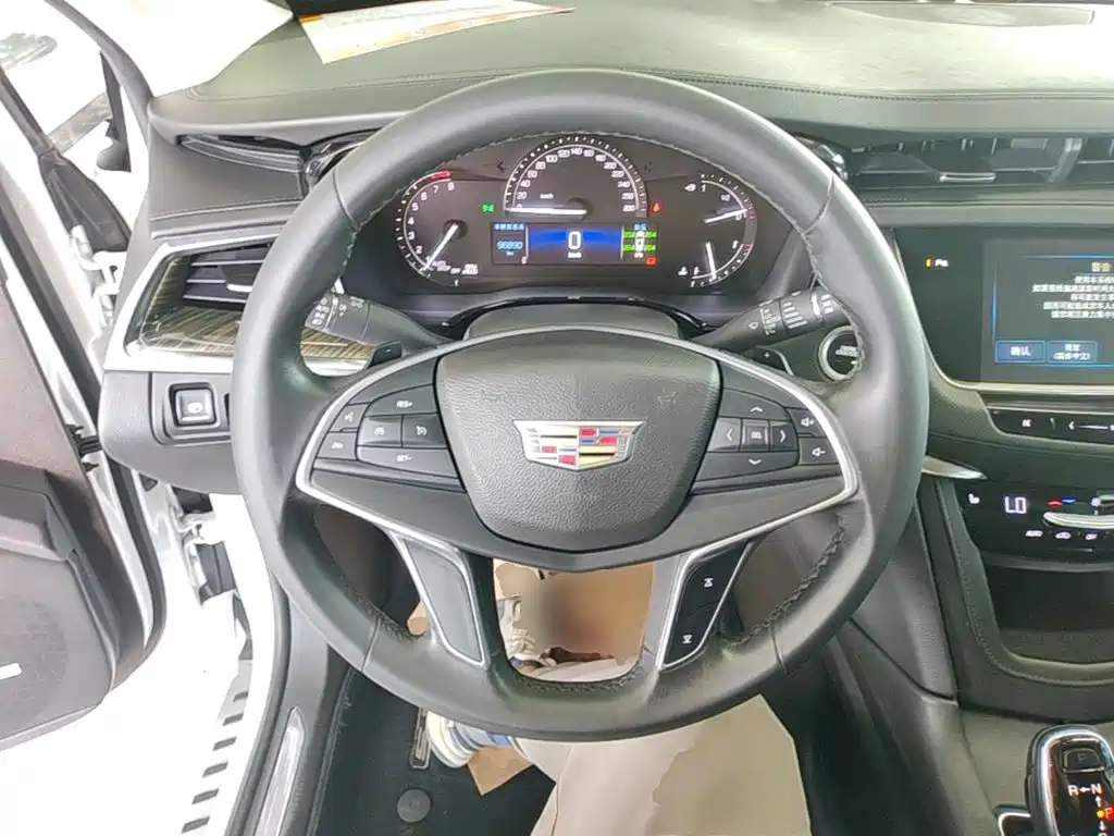 Cadillac XT5 2016 — фото 11