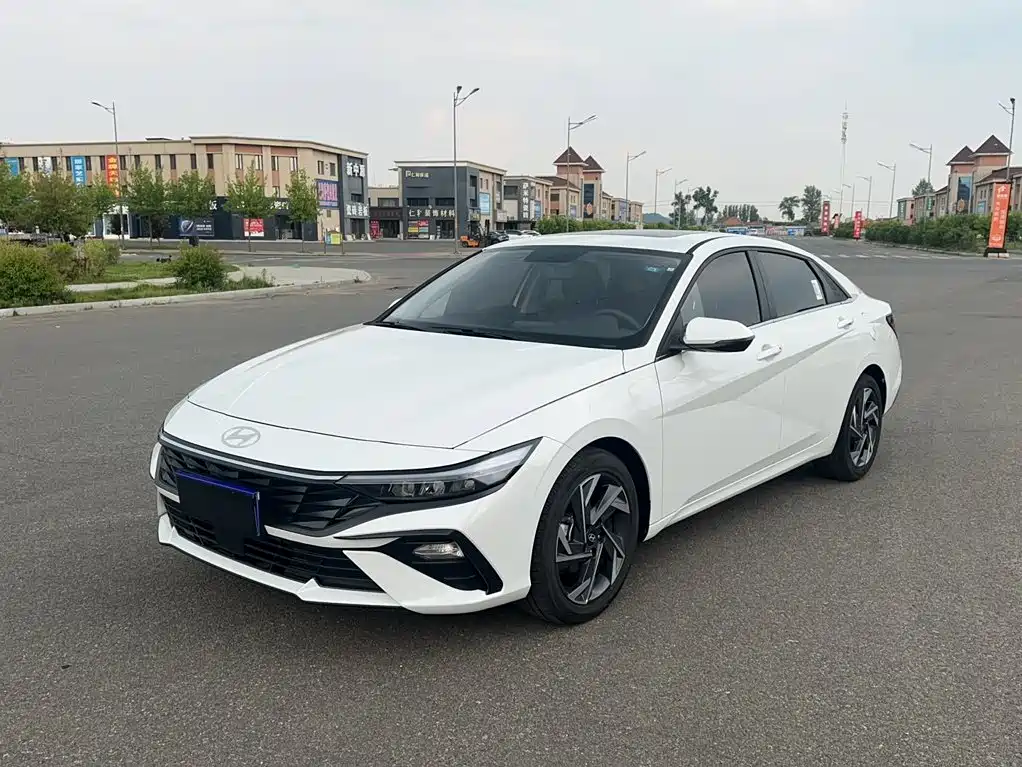 Hyundai Elantra 2025 — фото 4