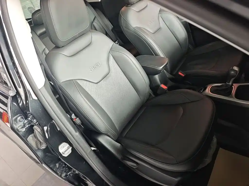 Jeep Compass 2018 — фото 25