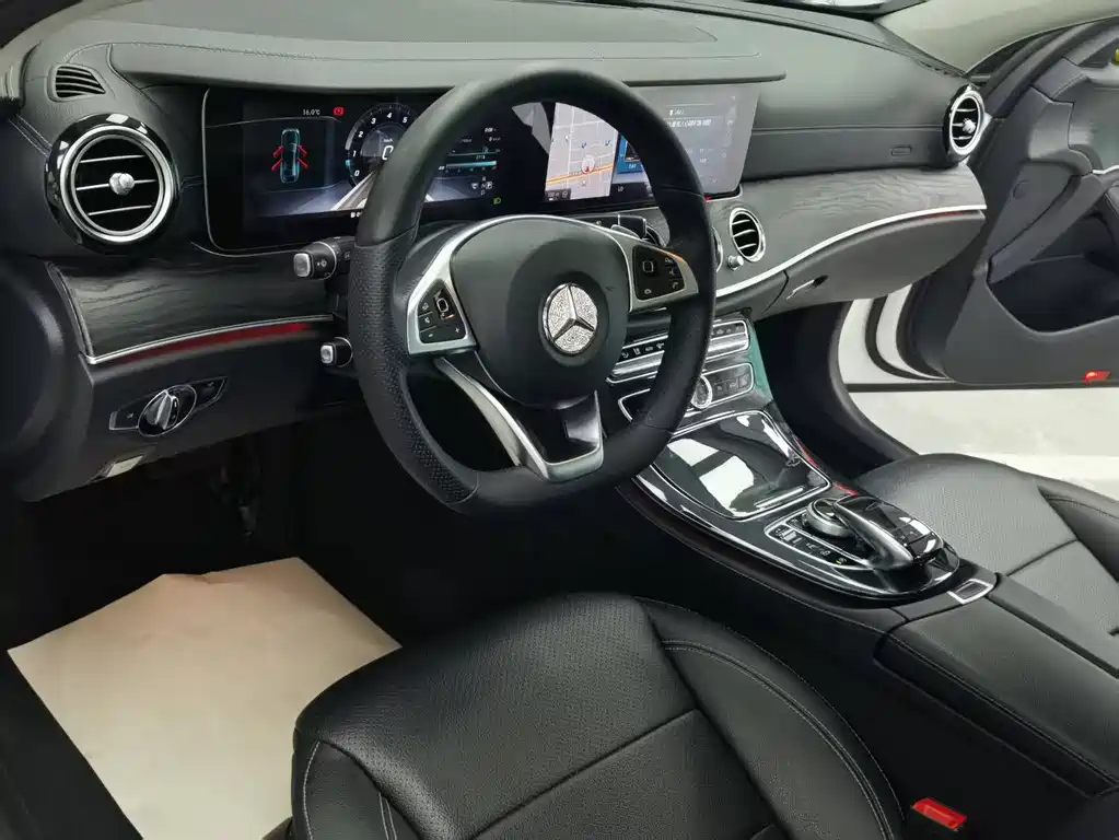 Mercedes-Benz E-Class 2017 — фото 19