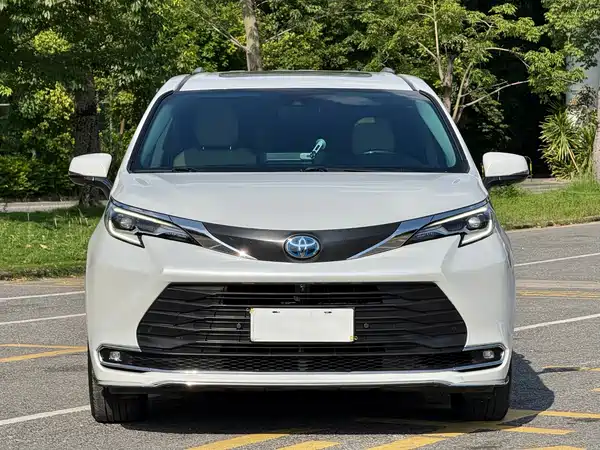 Toyota Sienna 2024