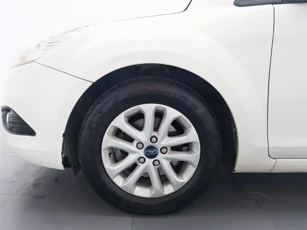 Ford Focus 2014 — фото 17