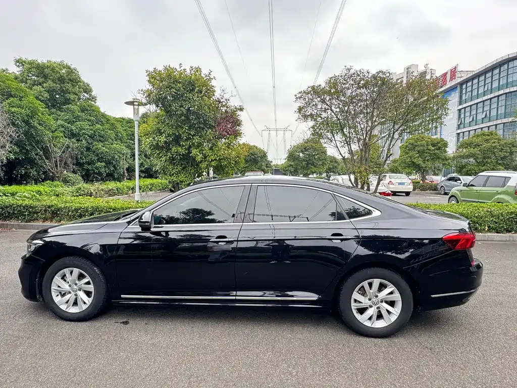 Volkswagen Passat 2019 — фото 12