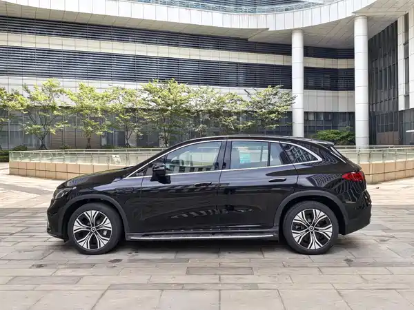 Mercedes-Benz EQE SUV 2025