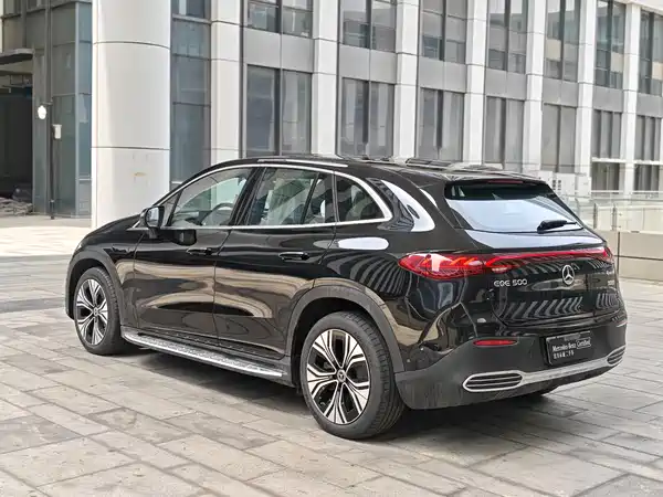 Mercedes-Benz EQE SUV 2025
