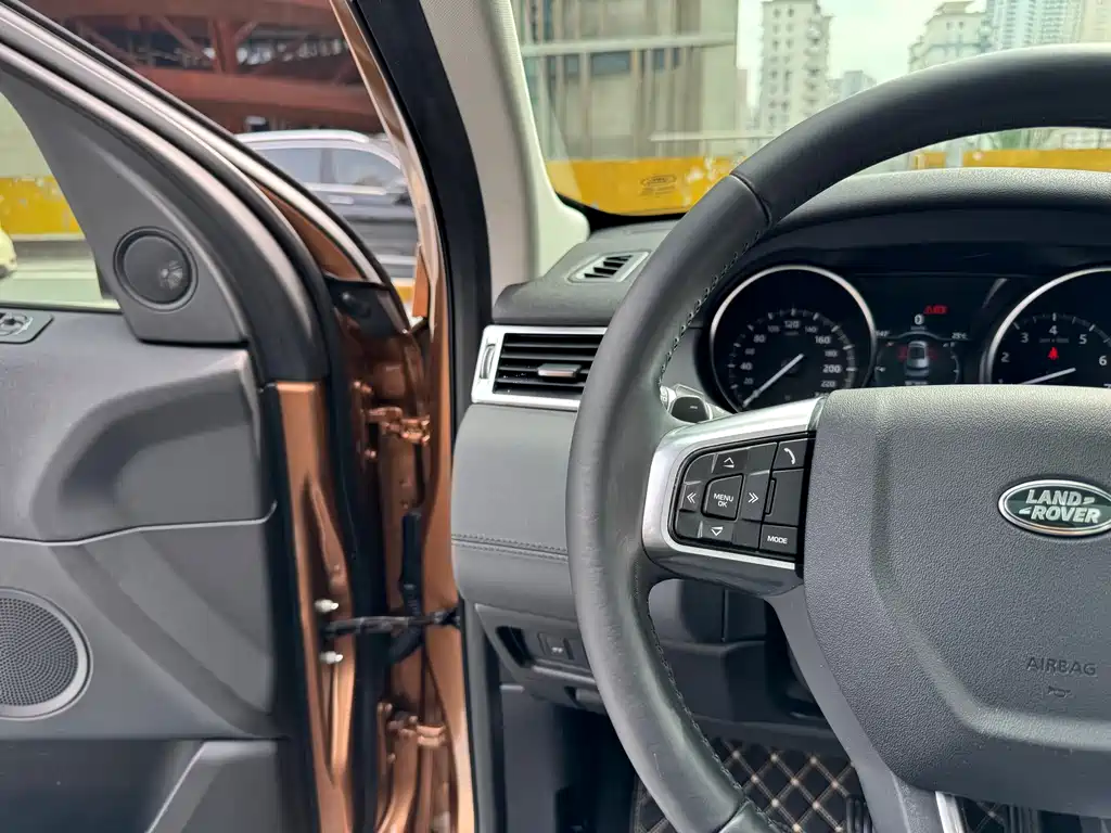 Land Rover Discovery Sport 2017 — фото 12