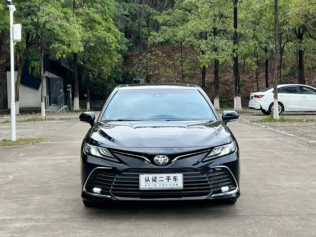 Toyota Camry 2023 — фото 2