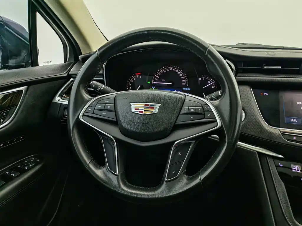 Cadillac XT5 2017 — фото 15