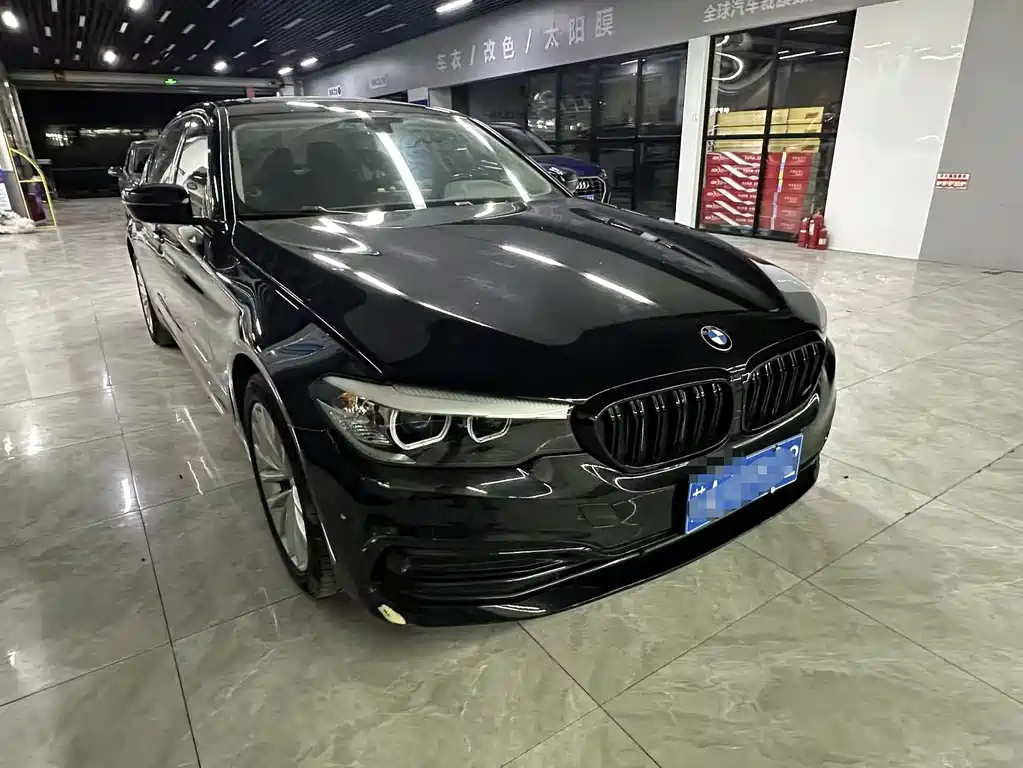 BMW 5 Series 2020 — фото 11