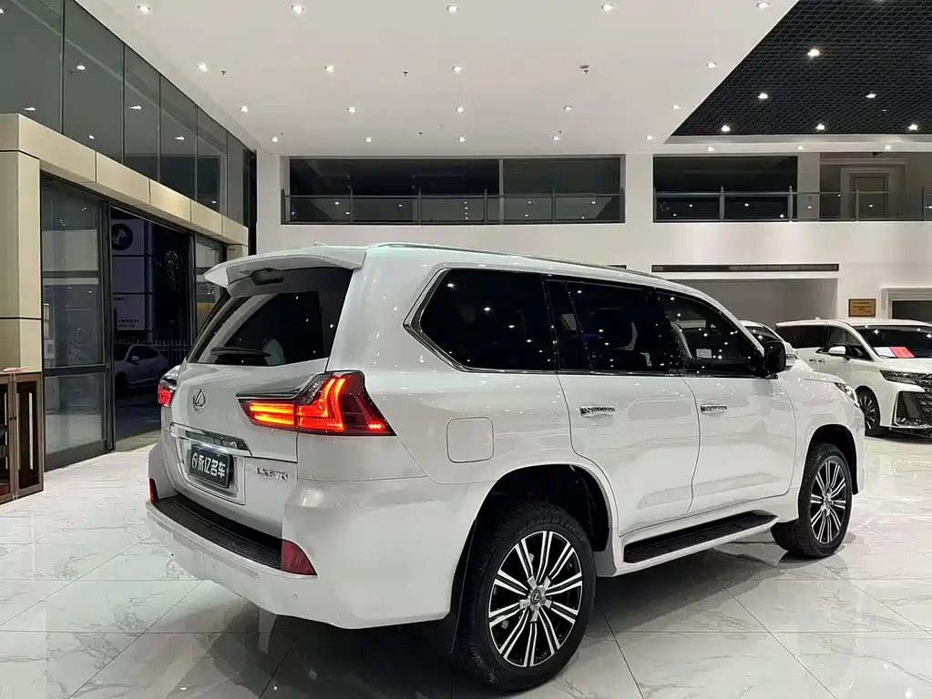 Lexus LX 2022 — фото 14