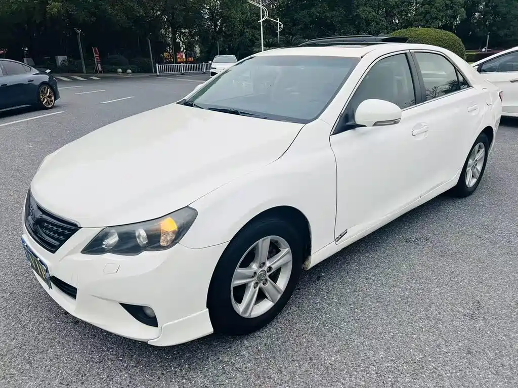 Toyota Reiz 2011