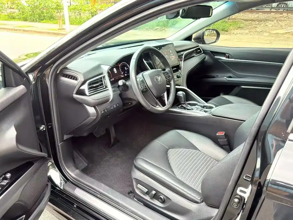 Toyota Camry 2022 — фото 14