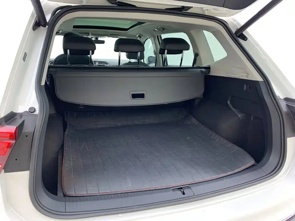 Volkswagen Tiguan L 2020 — фото 12