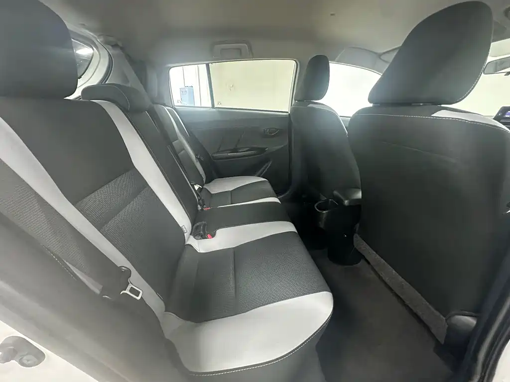 Toyota Yaris L 2023 — фото 25