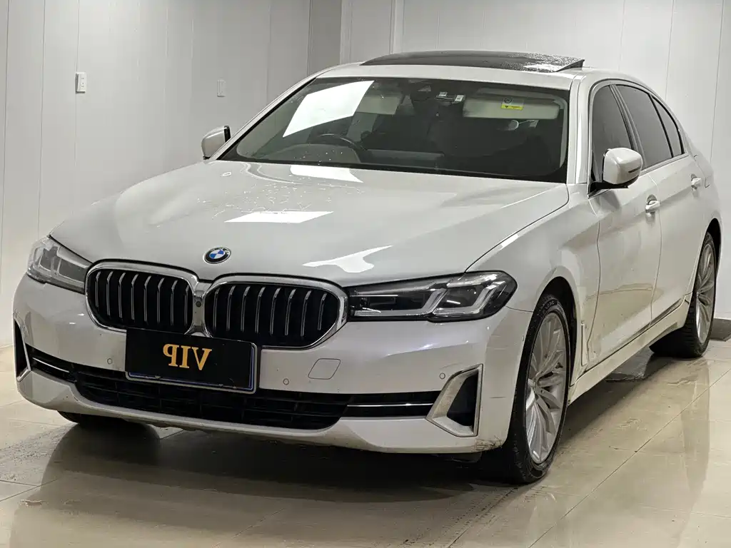 BMW 5 Series 2022 — фото 1