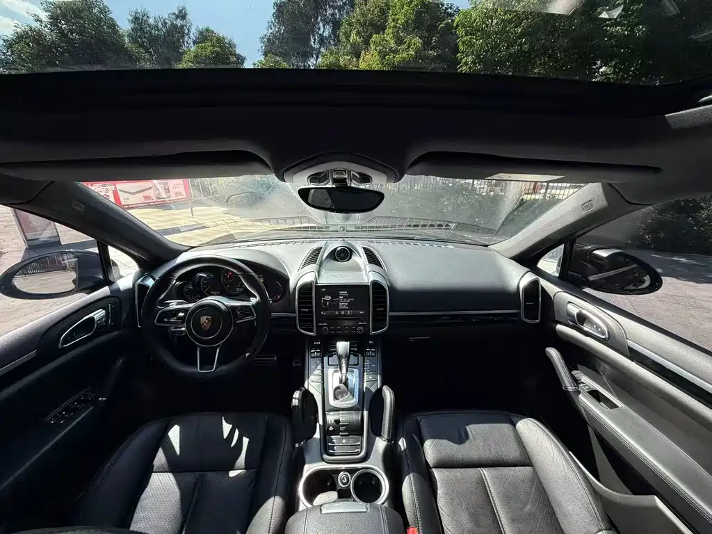 Porsche Cayenne 2017 — фото 19
