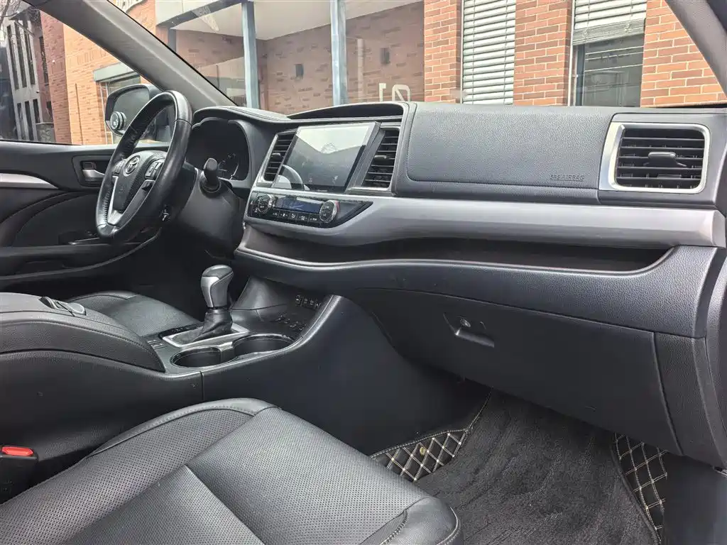 Toyota Highlander 2018 — фото 16