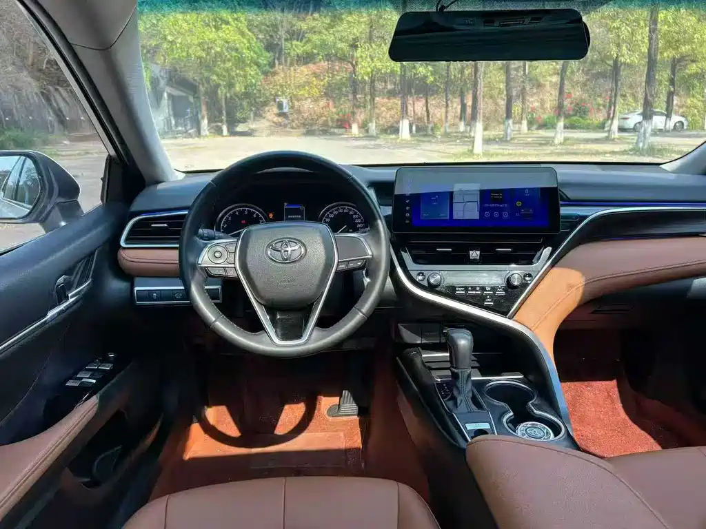 Toyota Camry 2022 — фото 4