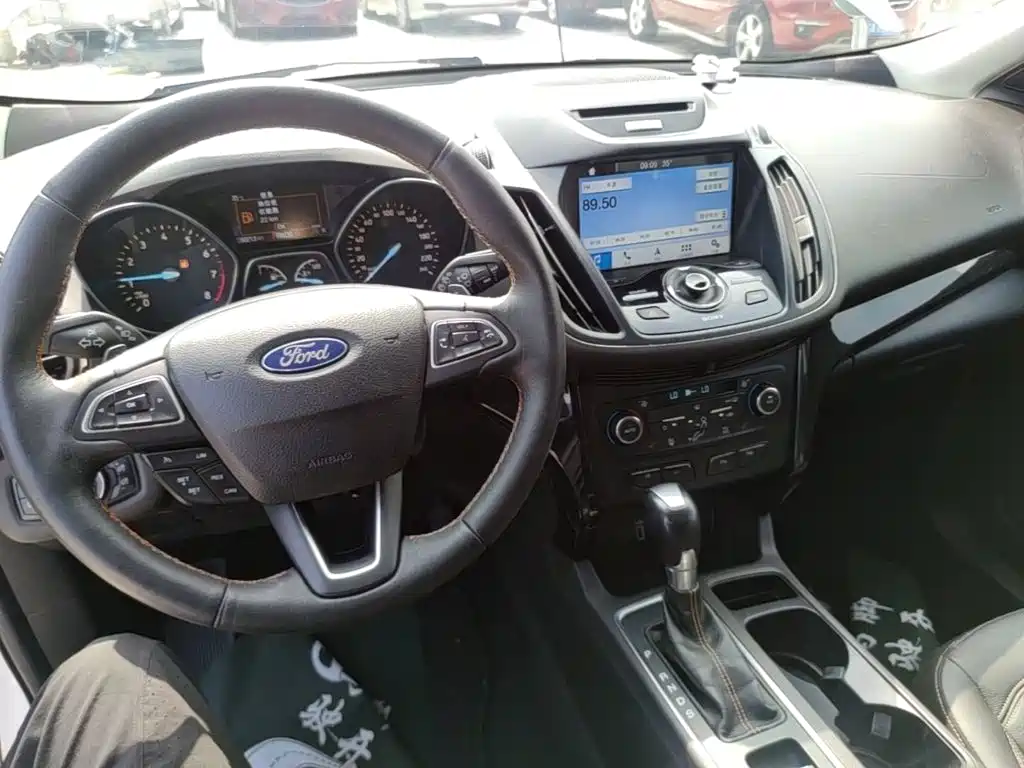 Ford Kuga 2017 — фото 13