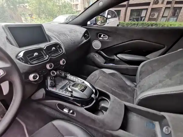 Aston Martin V8 Vantage 2019