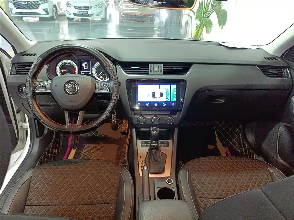 Skoda Octavia 2019 — фото 10