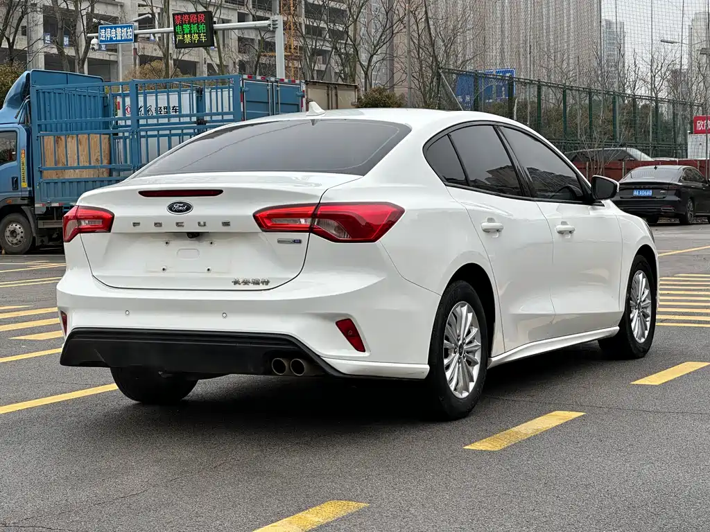 Ford Focus 2020 — фото 11