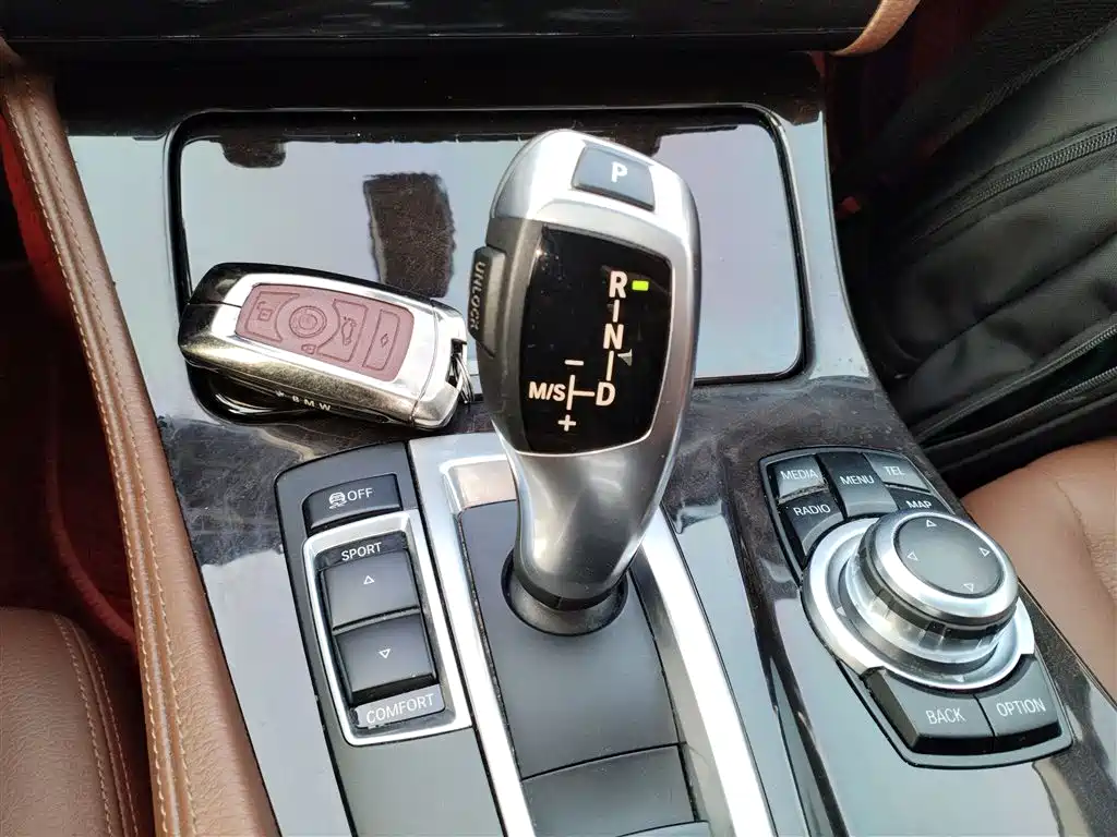 BMW 5 Series 2016 — фото 14