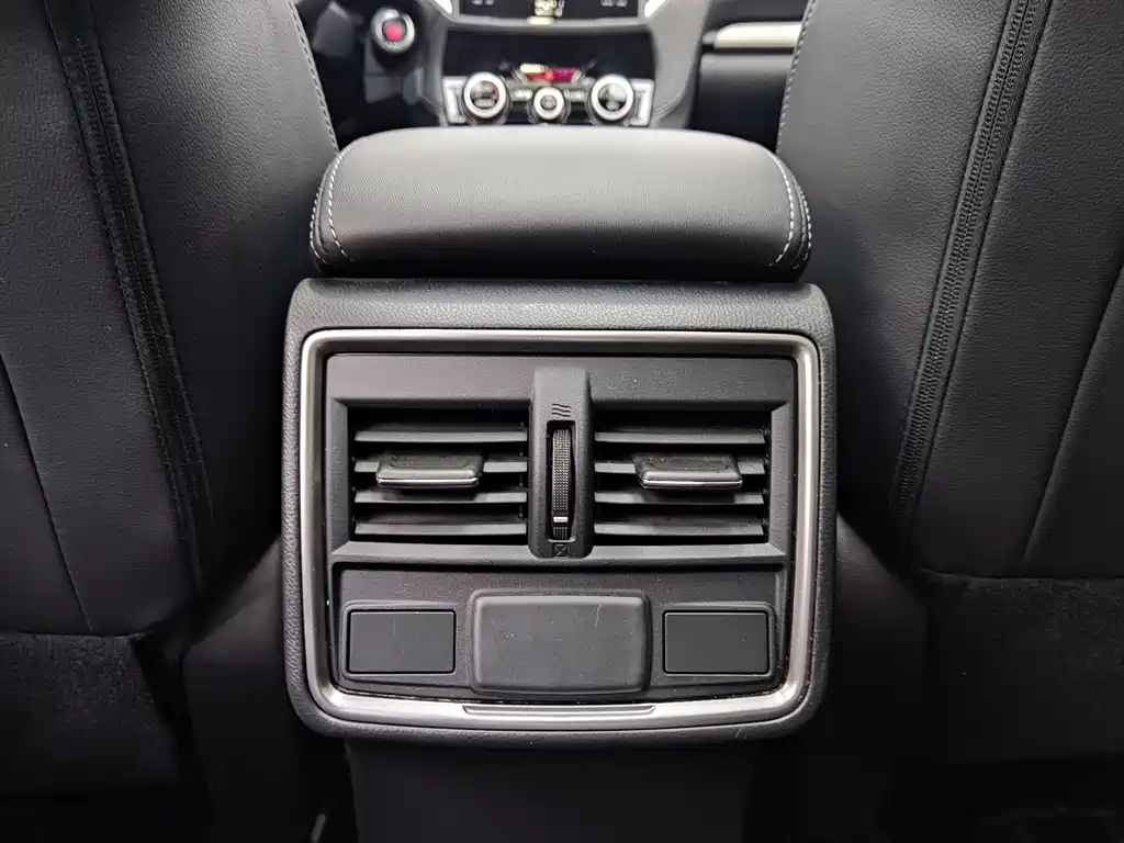 Subaru Forester 2022 — фото 11