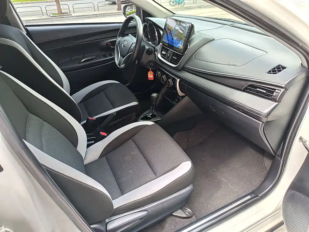 Toyota Yaris L 2022 — фото 11