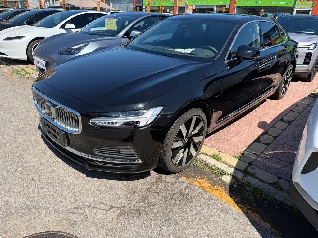 Volvo S90 PHEV 2025