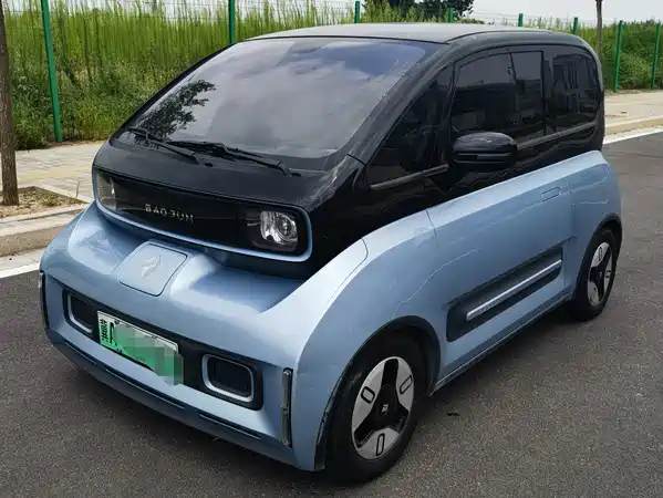 Baojun E300 2021