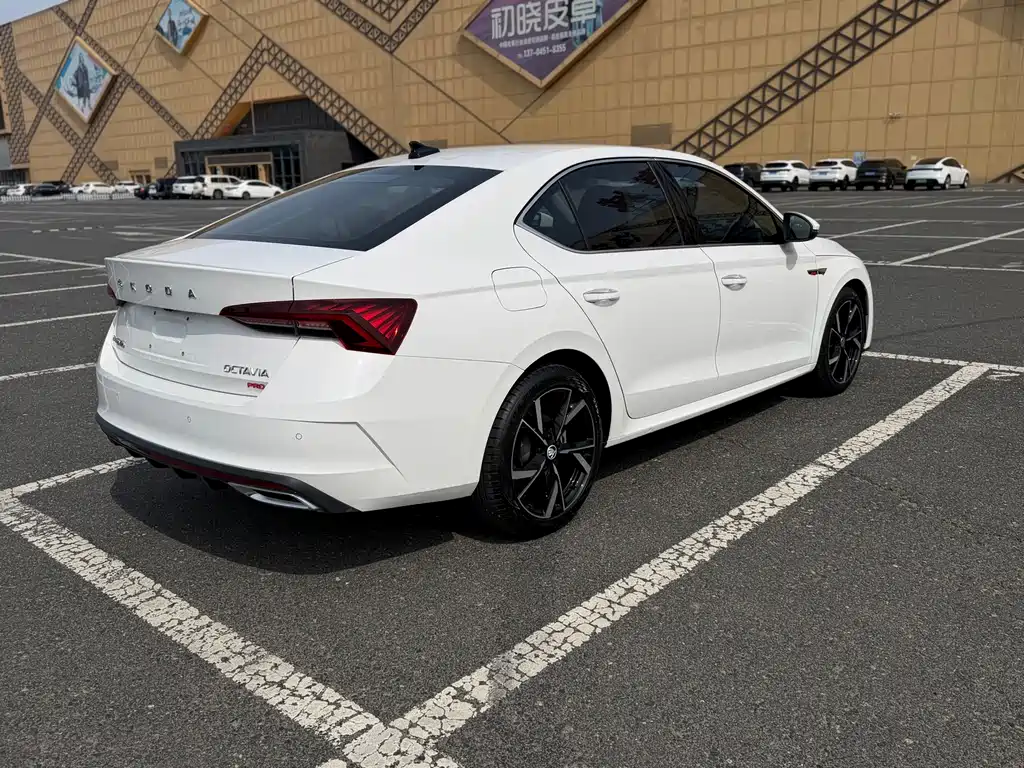 Skoda Octavia 2022 — фото 4