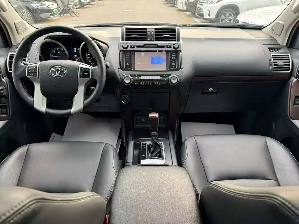 Toyota Prado 2017 — фото 7