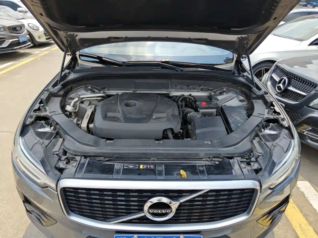 Volvo XC60 2018 — фото 19