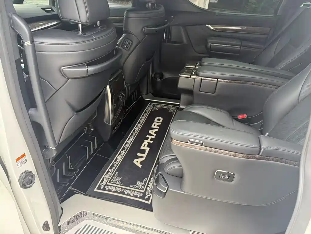 Toyota Alphard 2023 — фото 10