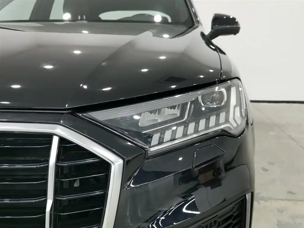 Audi Q7 2021 — фото 7