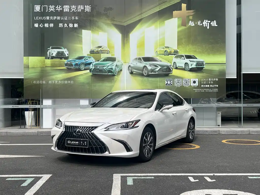 Lexus ES 2022